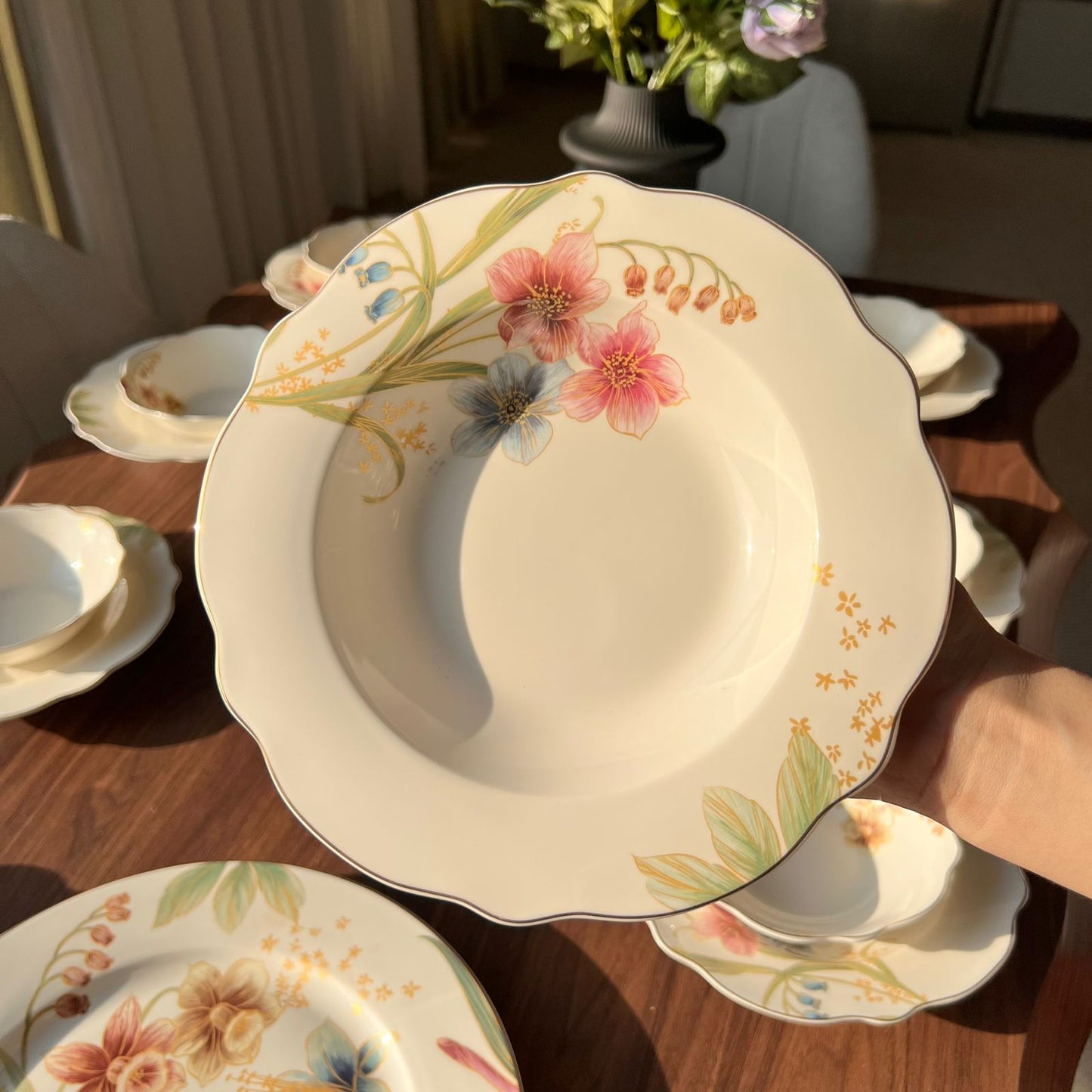 28pcs پۆرسەلین گوڵاوی شەپۆلدار سێت مێزی مێزی مێز