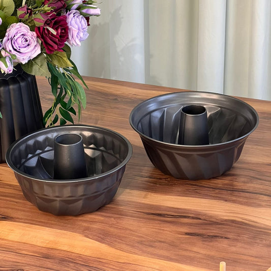 قاڵبی کێکی نانخواردنی پۆڵا کە نەلکاوە