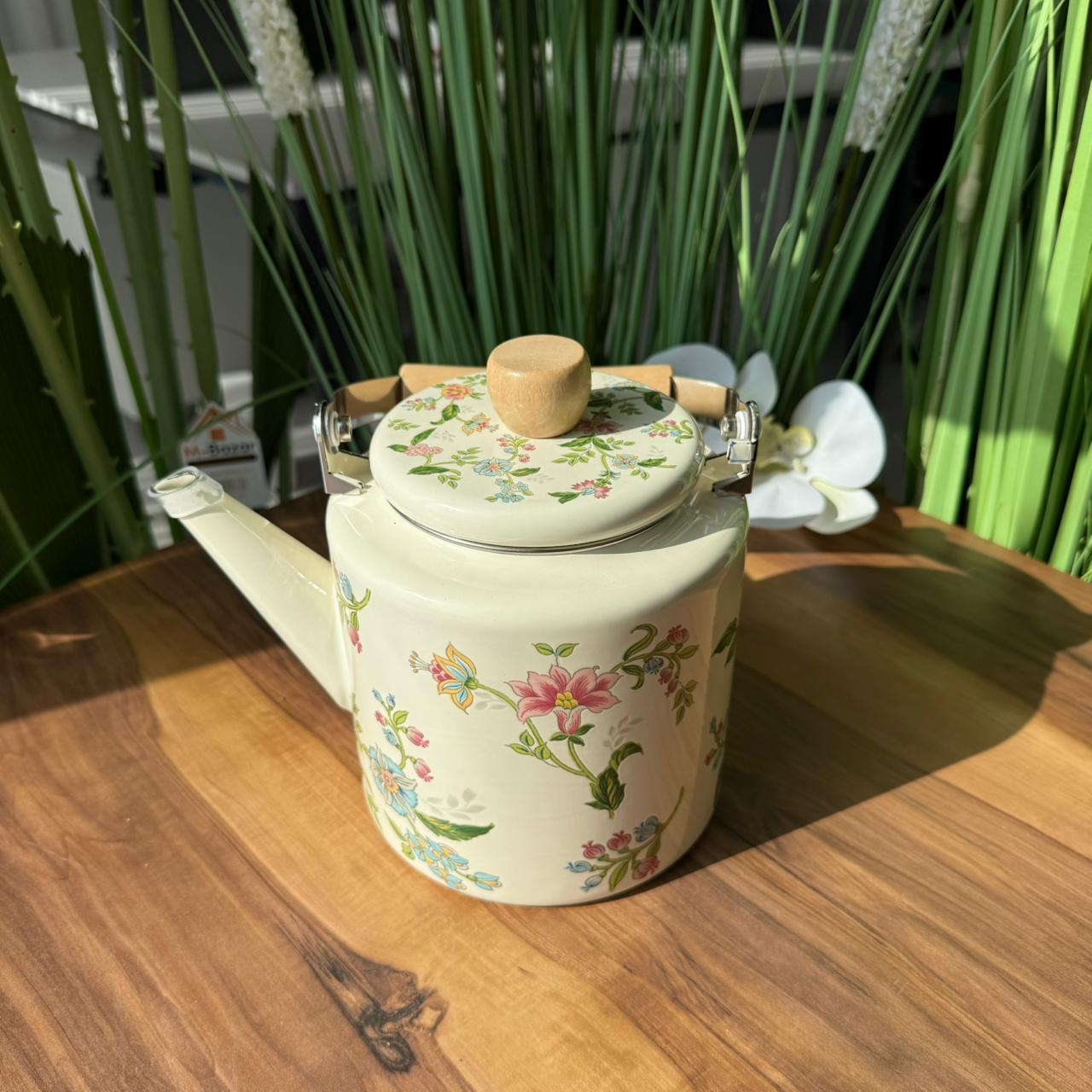 Stovetop Vintage Bloom Floral Teapot With Wooden Handle- 1.3/2L