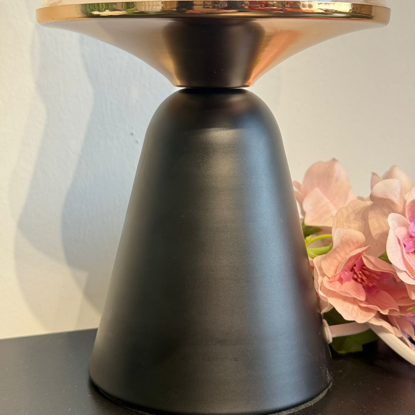 مصباح طاولة فاخر وأنيق