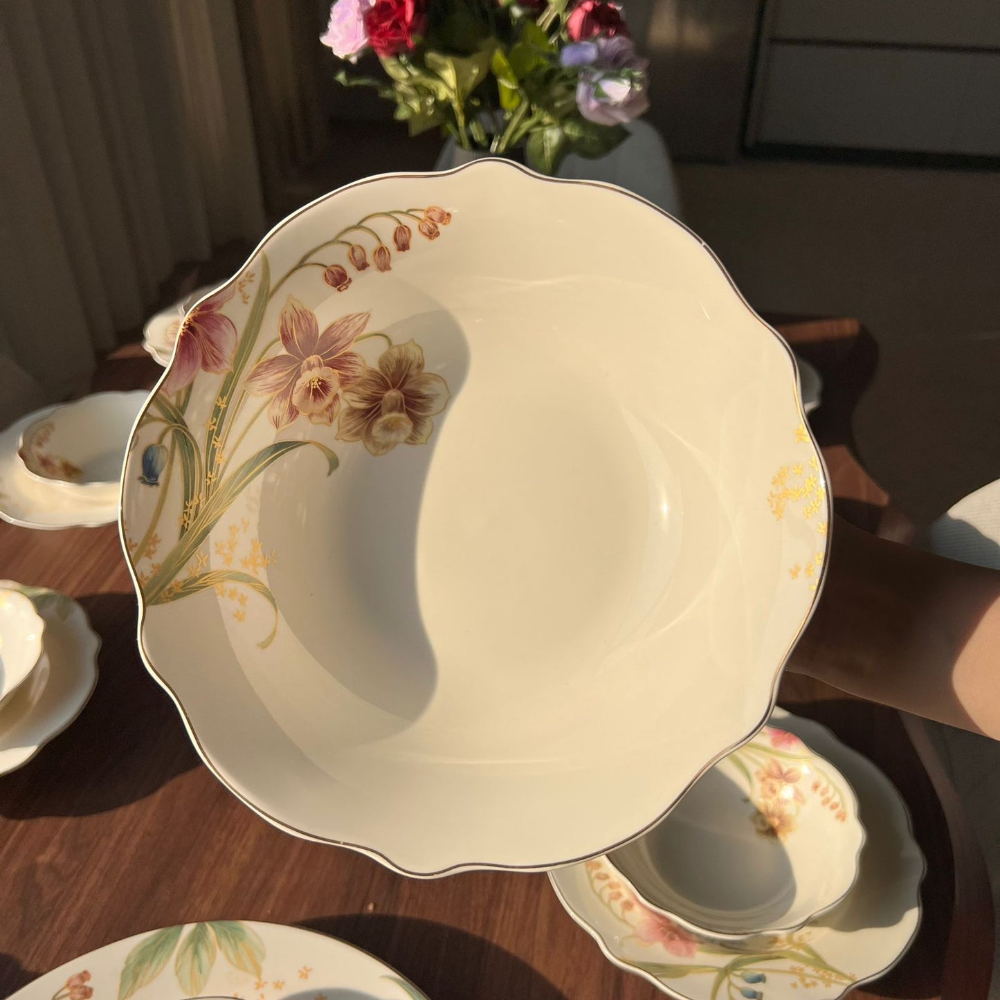 28pcs پۆرسەلین گوڵاوی شەپۆلدار سێت مێزی مێزی مێز