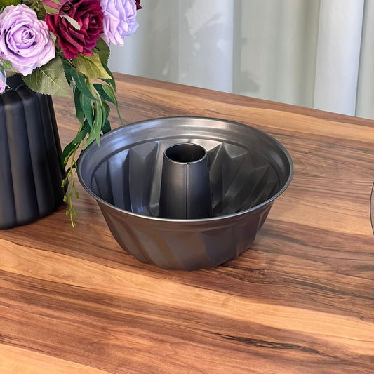 قاڵبی کێکی نانخواردنی پۆڵا کە نەلکاوە