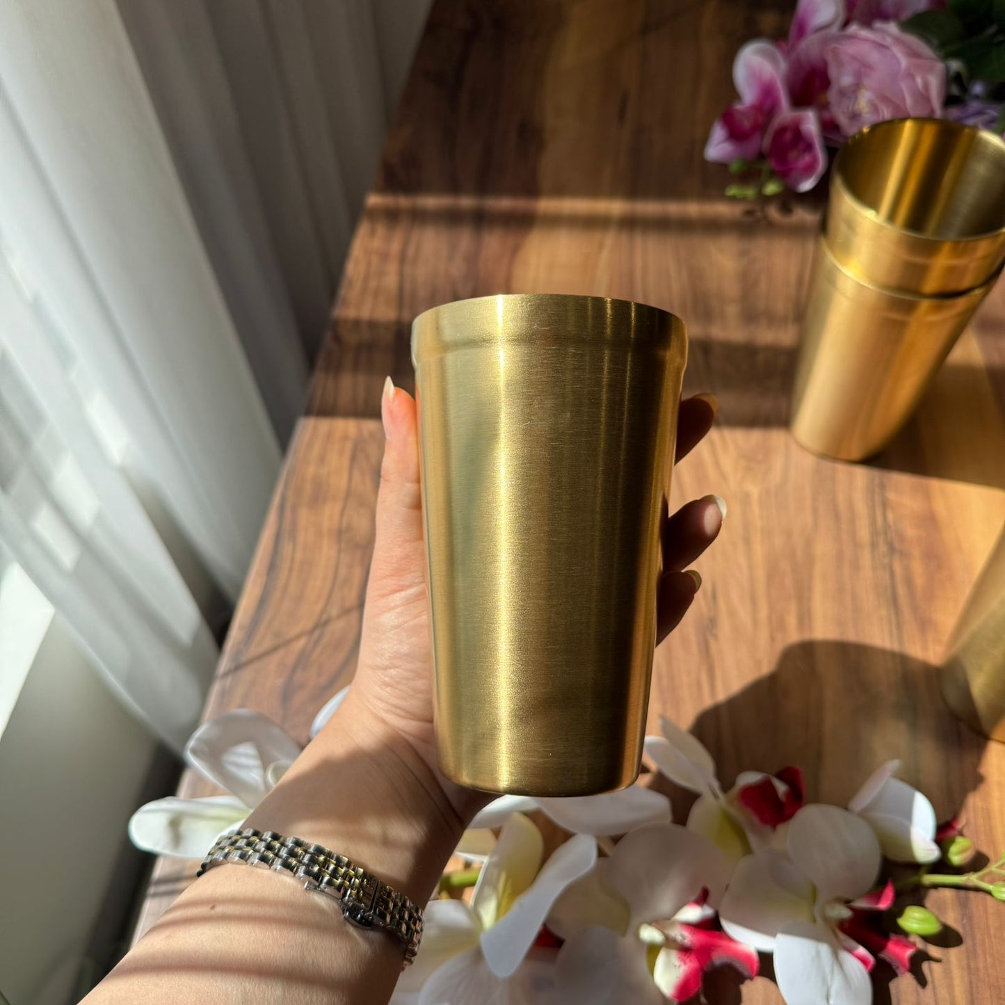 پەرداخى زەردی ڕەسەن و سەرنجڕاکێش