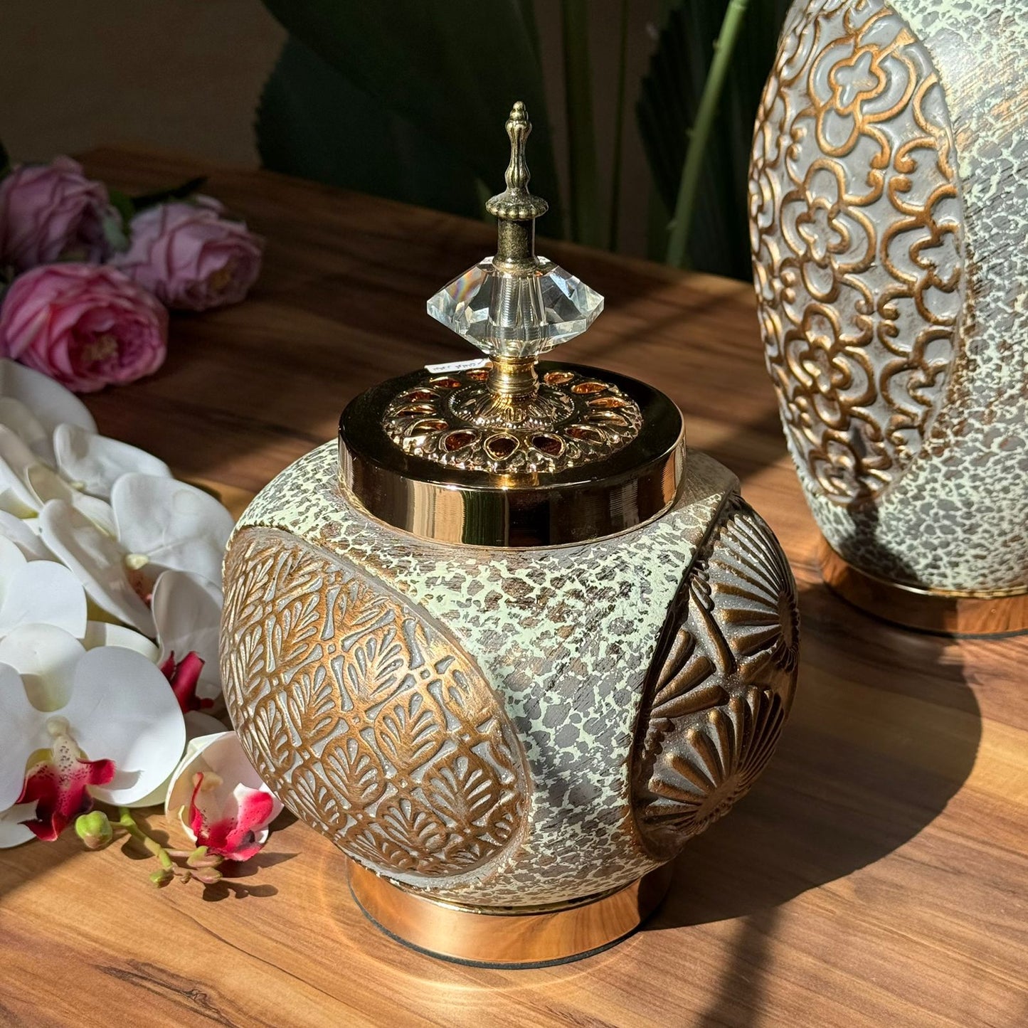 شێوەی پەرداخی گیگەر بە قاپەکانی دیکۆرات