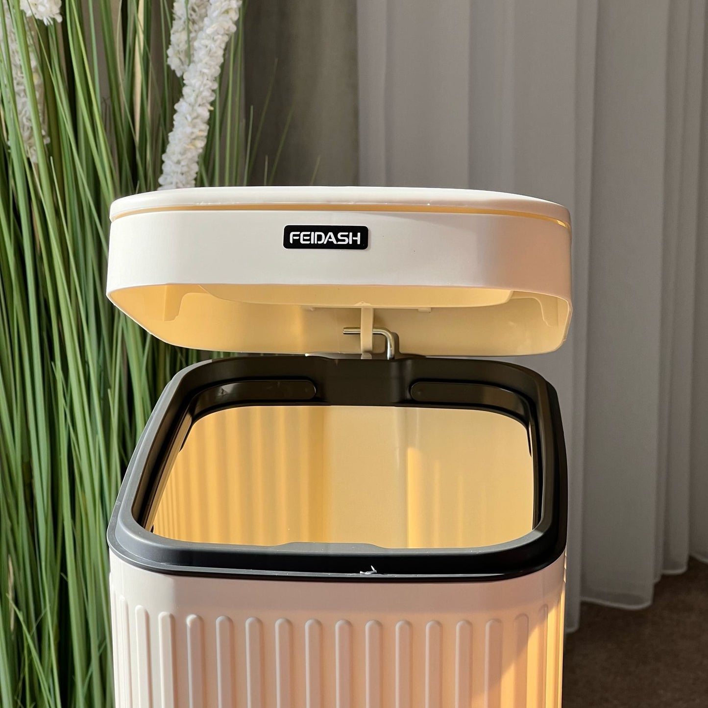 Type & Pedal Waste Bin داگرە