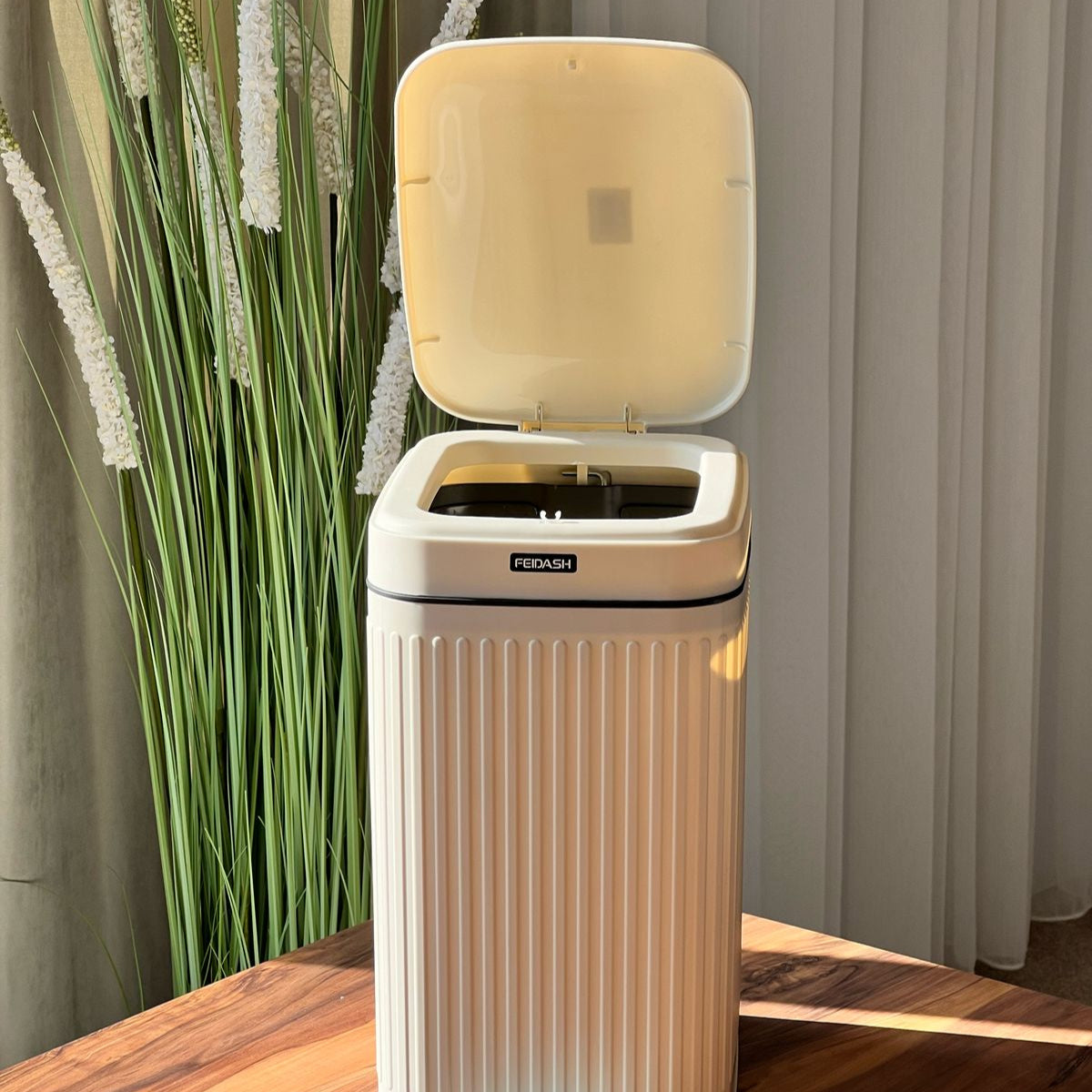 Type & Pedal Waste Bin داگرە
