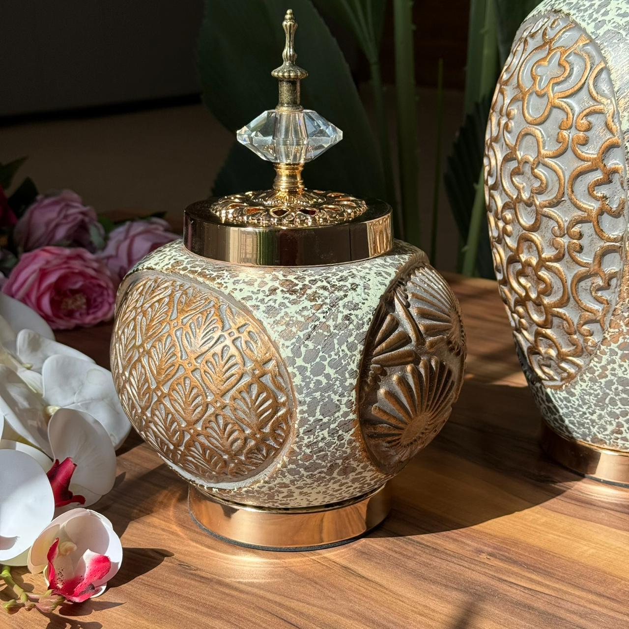 شێوەی پەرداخی گیگەر بە قاپەکانی دیکۆرات