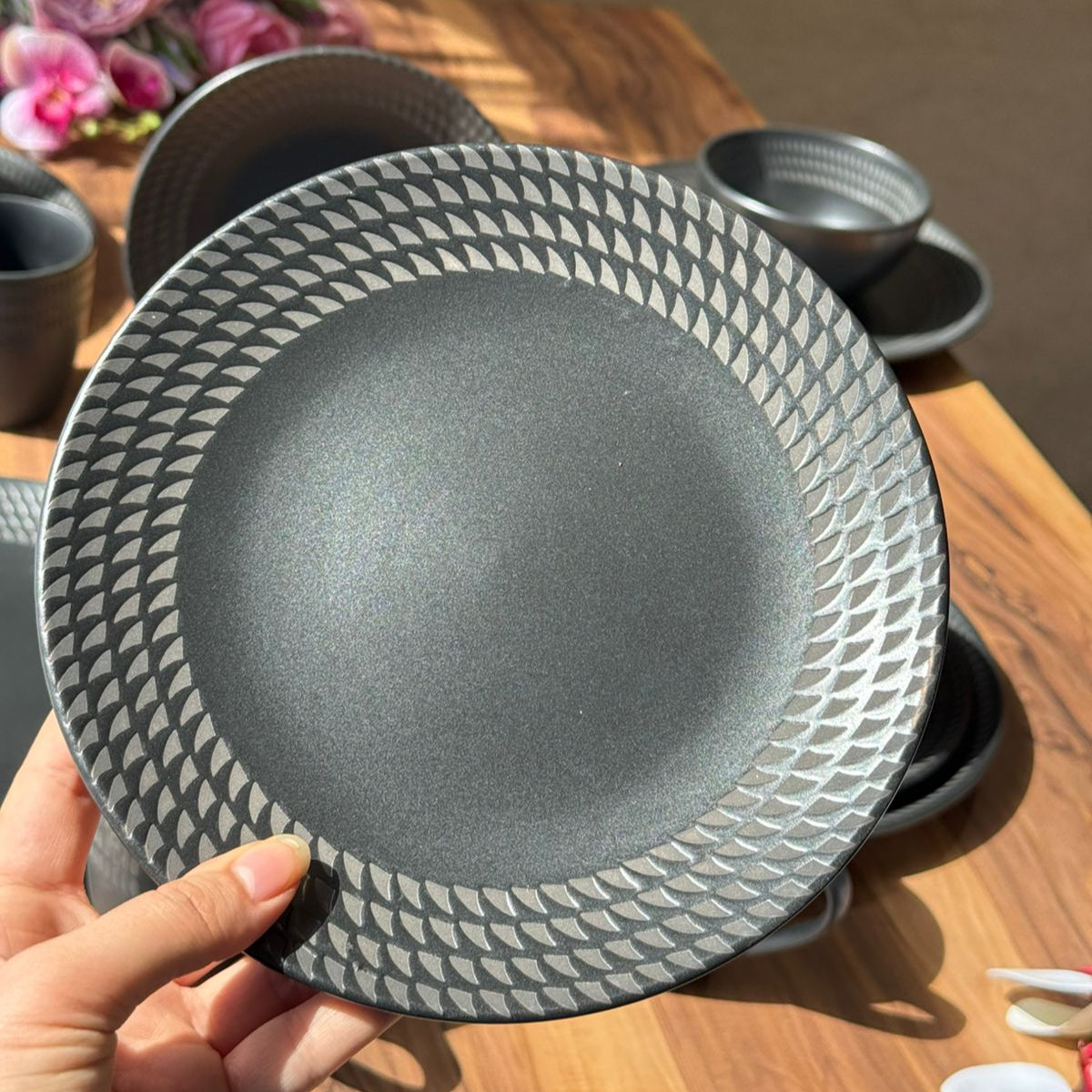 16-pcs ئۆبسیدیەن لوکس- مات ڕەش کەلوپەلی ئێوارەخوان
