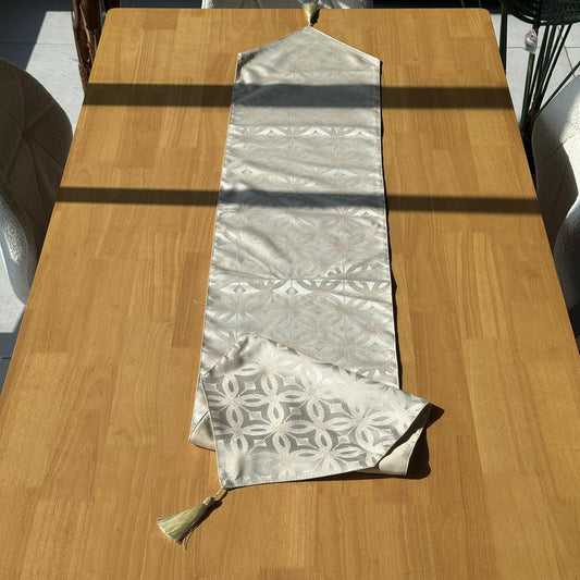 مفرش طاولة أنيق مزخرف مقاس 30 × 180 سم