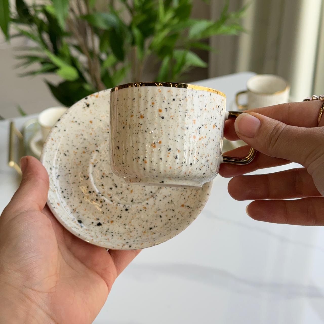 طقم فناجين وصحون قهوة بتصميم أنيق