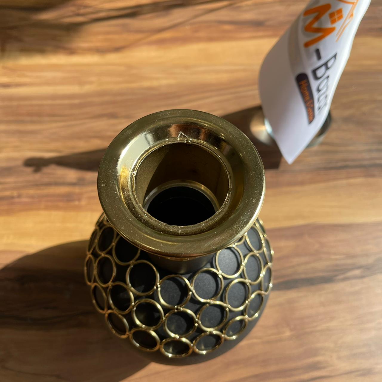 مزهرية معدنية عصرية فاخرة