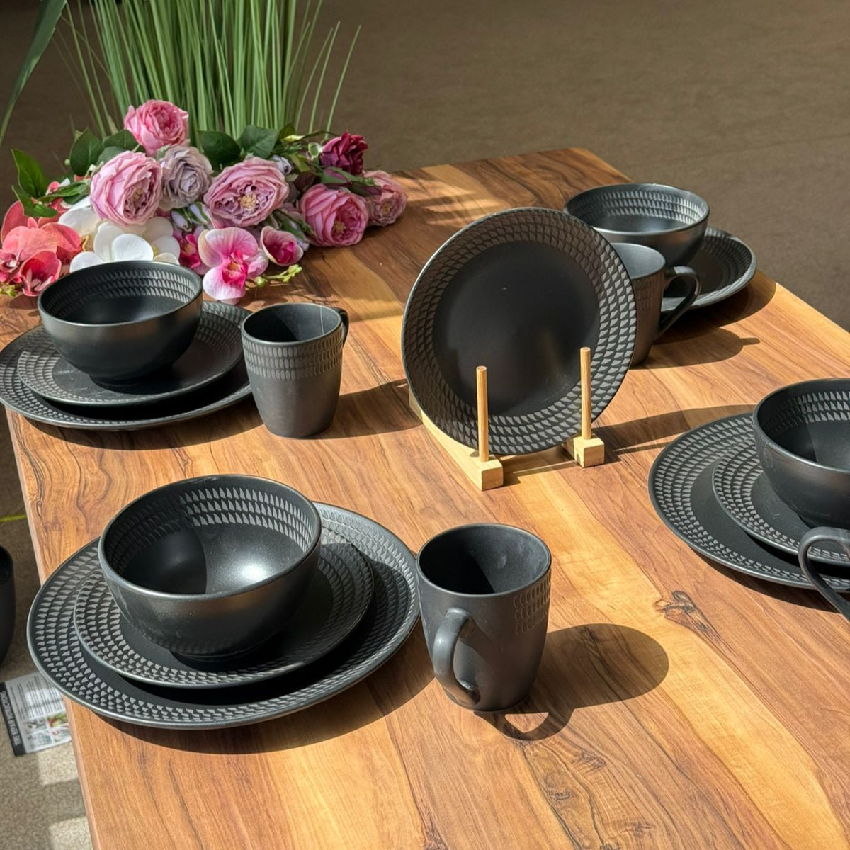 16-pcs ئۆبسیدیەن لوکس- مات ڕەش کەلوپەلی ئێوارەخوان