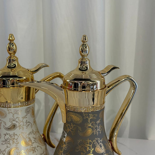 ترمس قهوة وشاي فاخر معزول