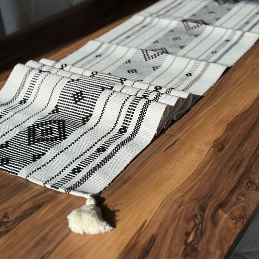 35 × 220 سم ڕاکەری مێزی تواوەی دیکۆراتی بە وردەکاری تاسڵ