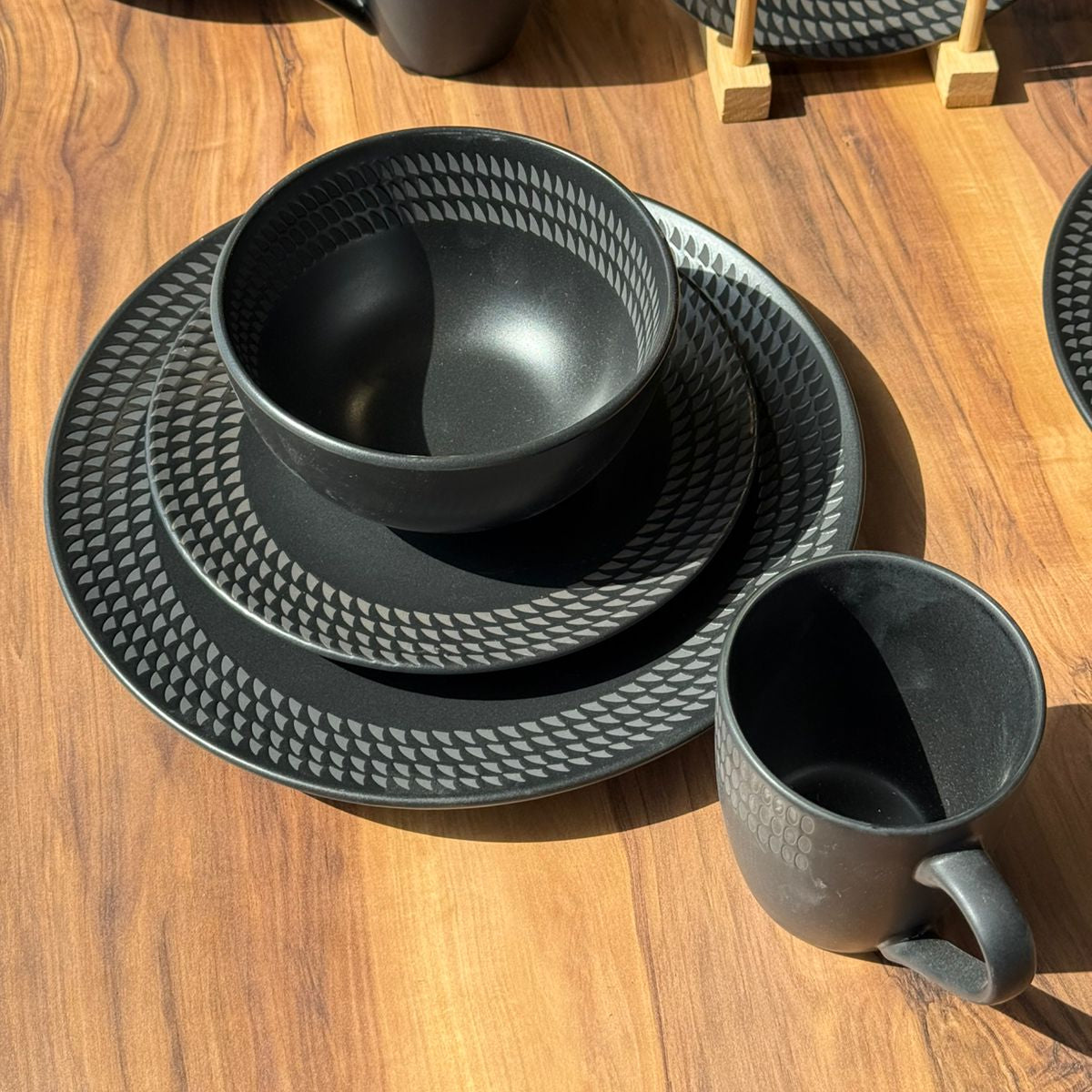 16-pcs ئۆبسیدیەن لوکس- مات ڕەش کەلوپەلی ئێوارەخوان