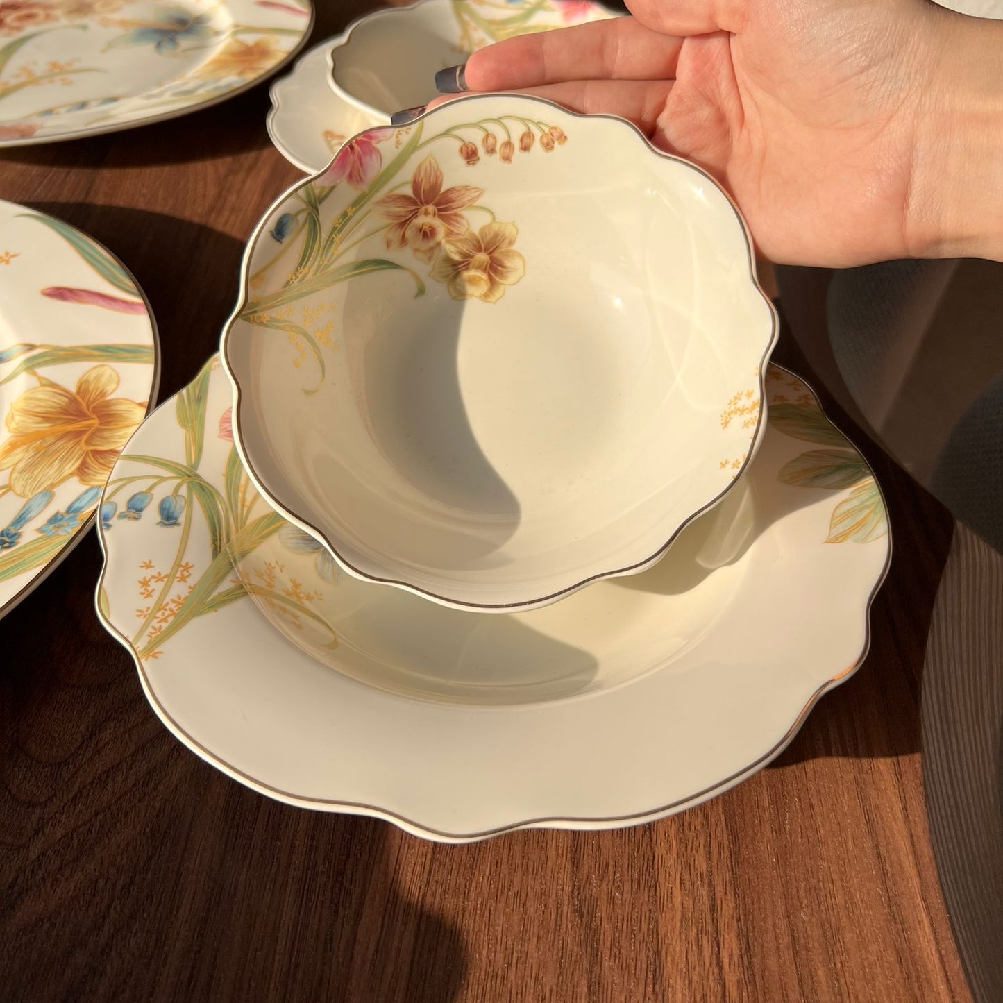 28pcs پۆرسەلین گوڵاوی شەپۆلدار سێت مێزی مێزی مێز