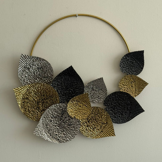 Metal Round Wall Decoration With Leaves