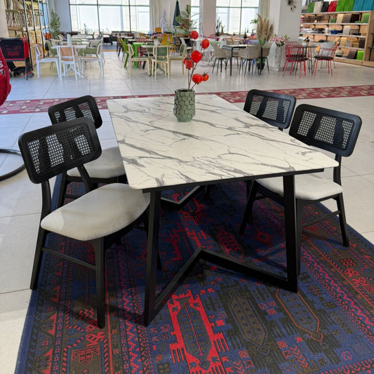 Vallen Versillia Table & Victoria Zan Wood Chairs مجموعة داخلية