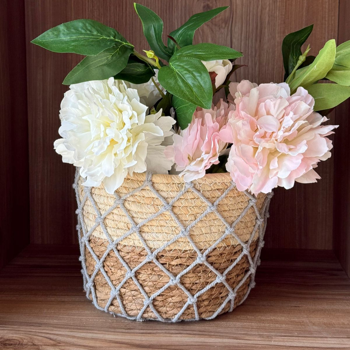 سەبەتەی چنراو بە حەسير و تۆڕی سروشتى