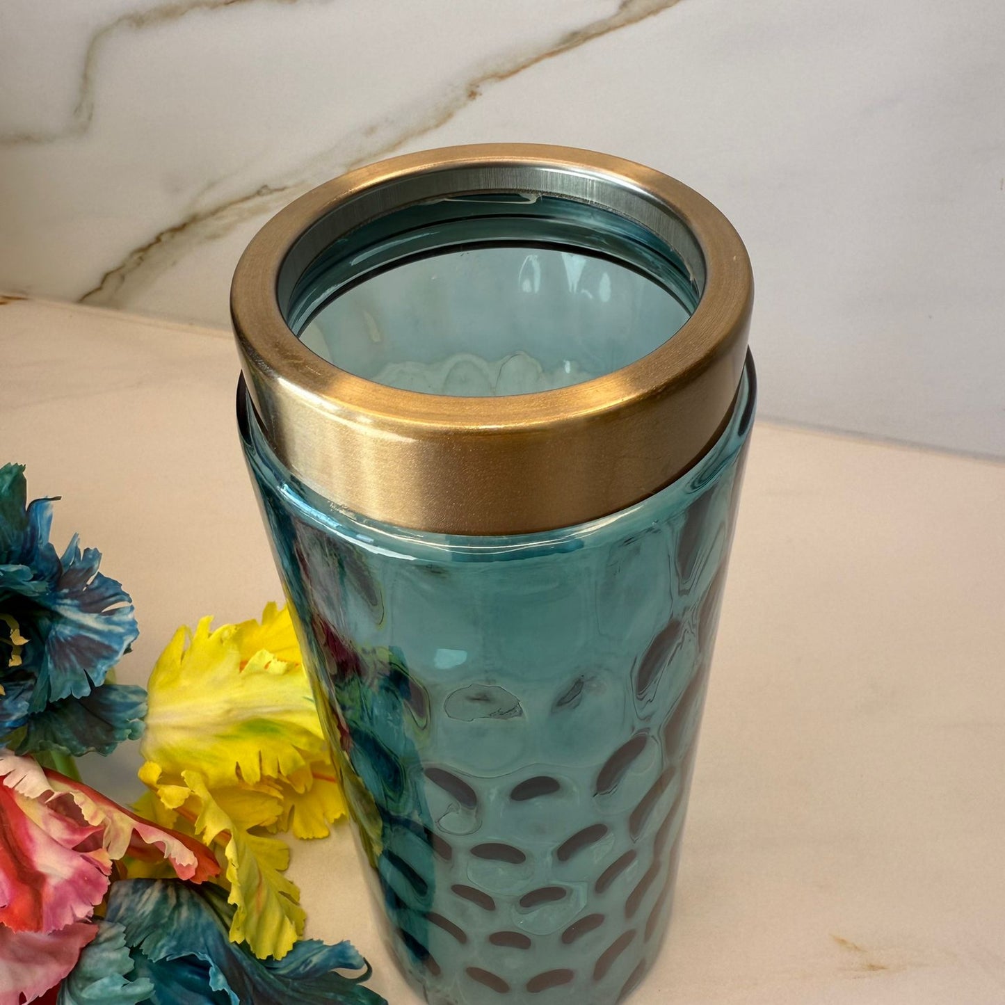 گوڵدانێکی دیکۆراتی شووشەیی سەری کانزا
