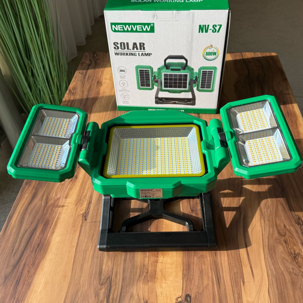 Portable Solar & Reachable Battery LED Lamp