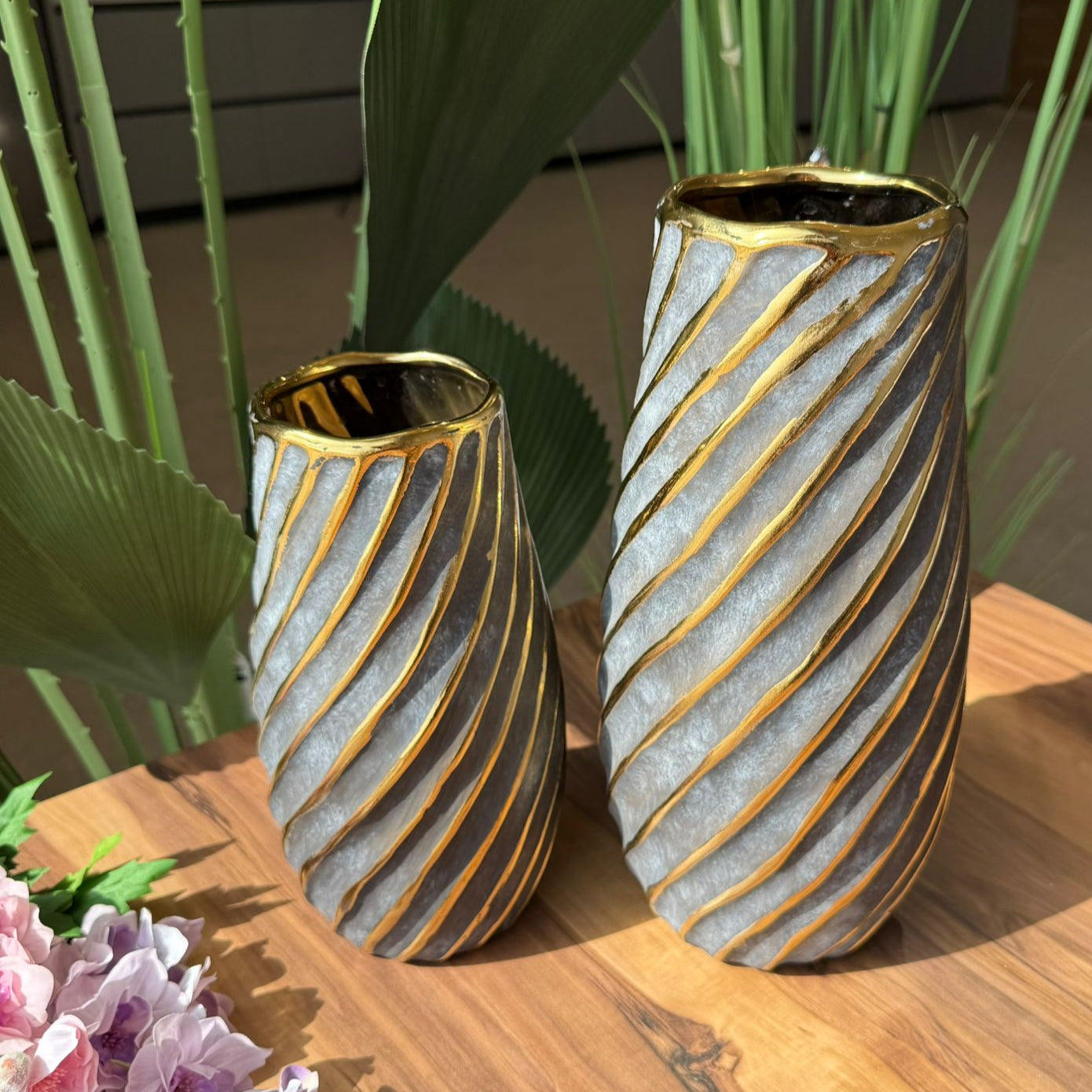 گوڵدان(ڤازەی) شيك به هێلى زێڕین