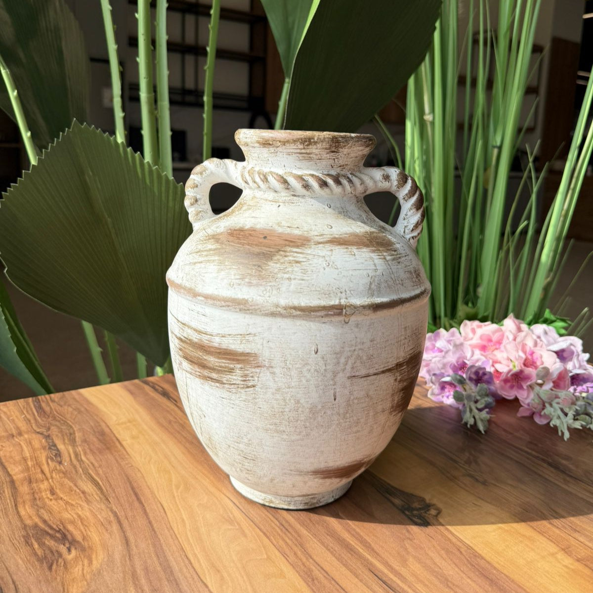 گولدانێکی (ستايلى) کۆن بە دەستگێرێکی ھەڵکێشی