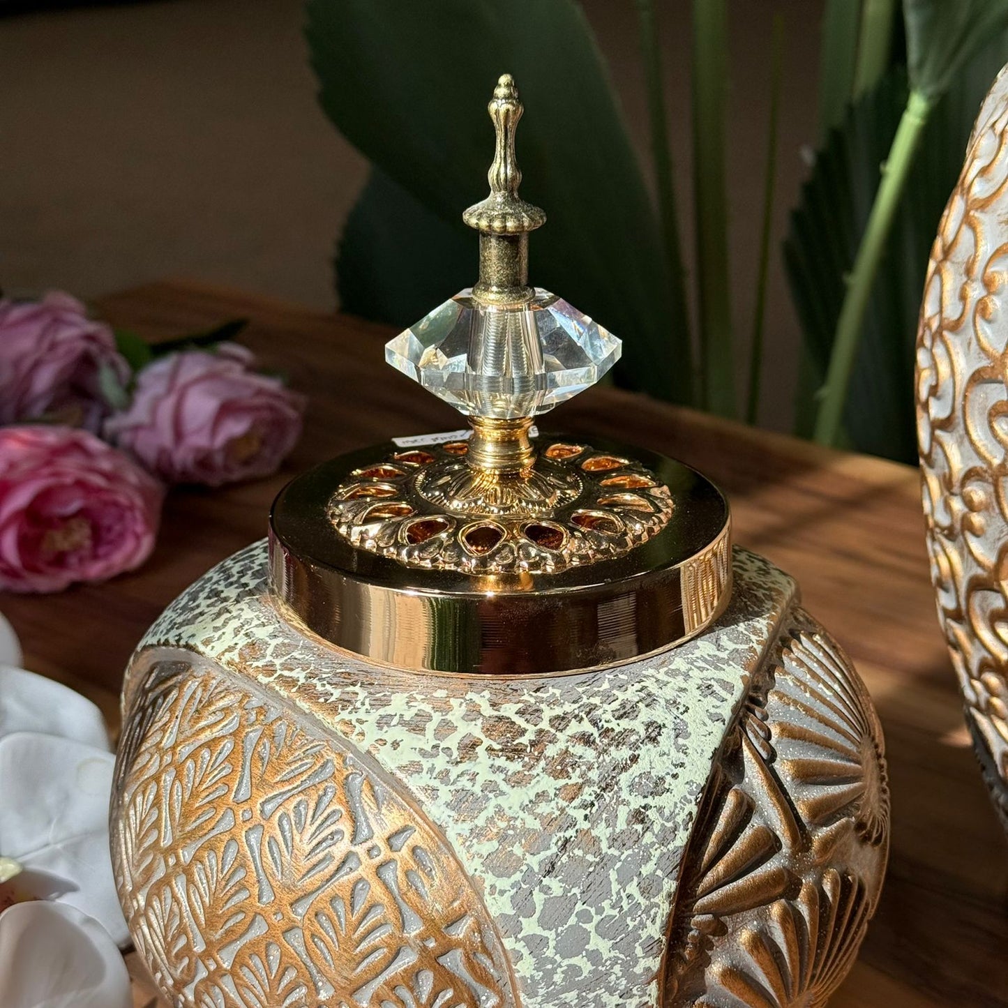 شێوەی پەرداخی گیگەر بە قاپەکانی دیکۆرات