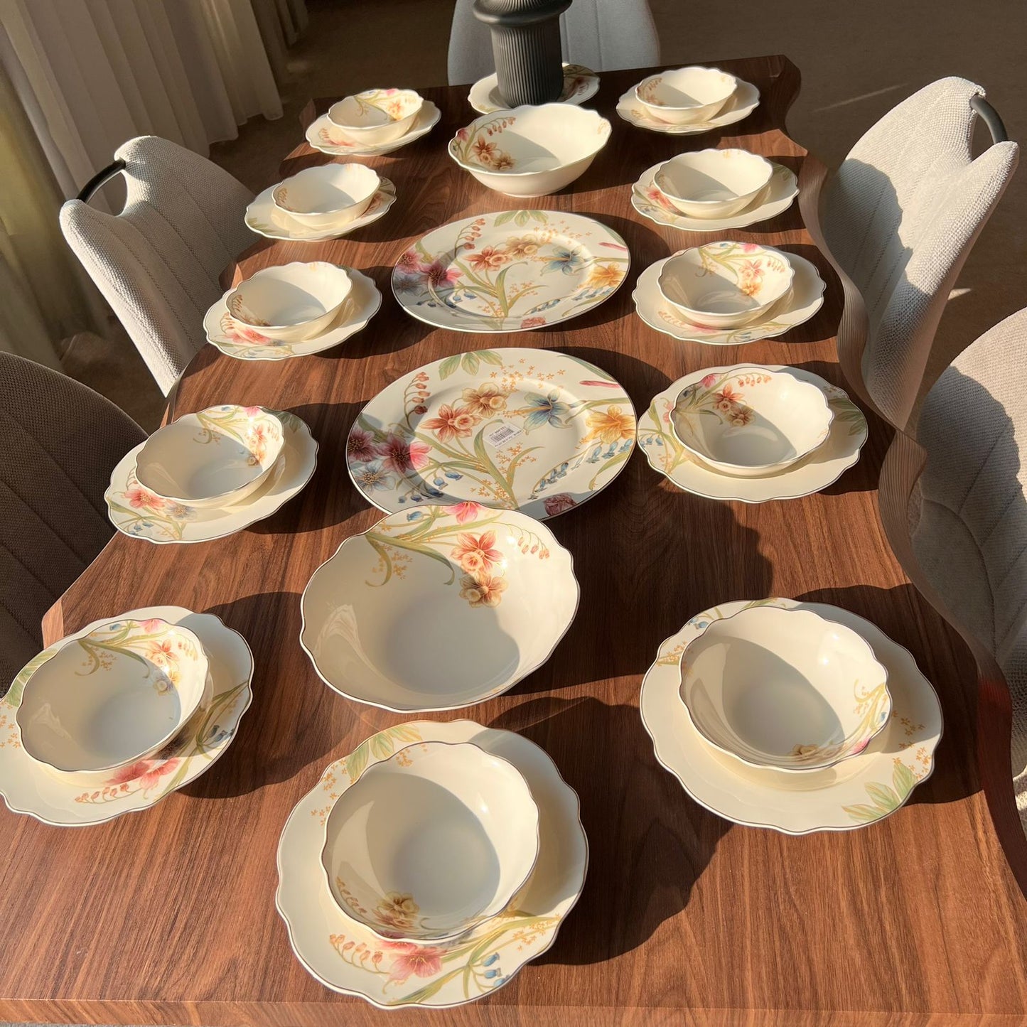 28pcs پۆرسەلین گوڵاوی شەپۆلدار سێت مێزی مێزی مێز