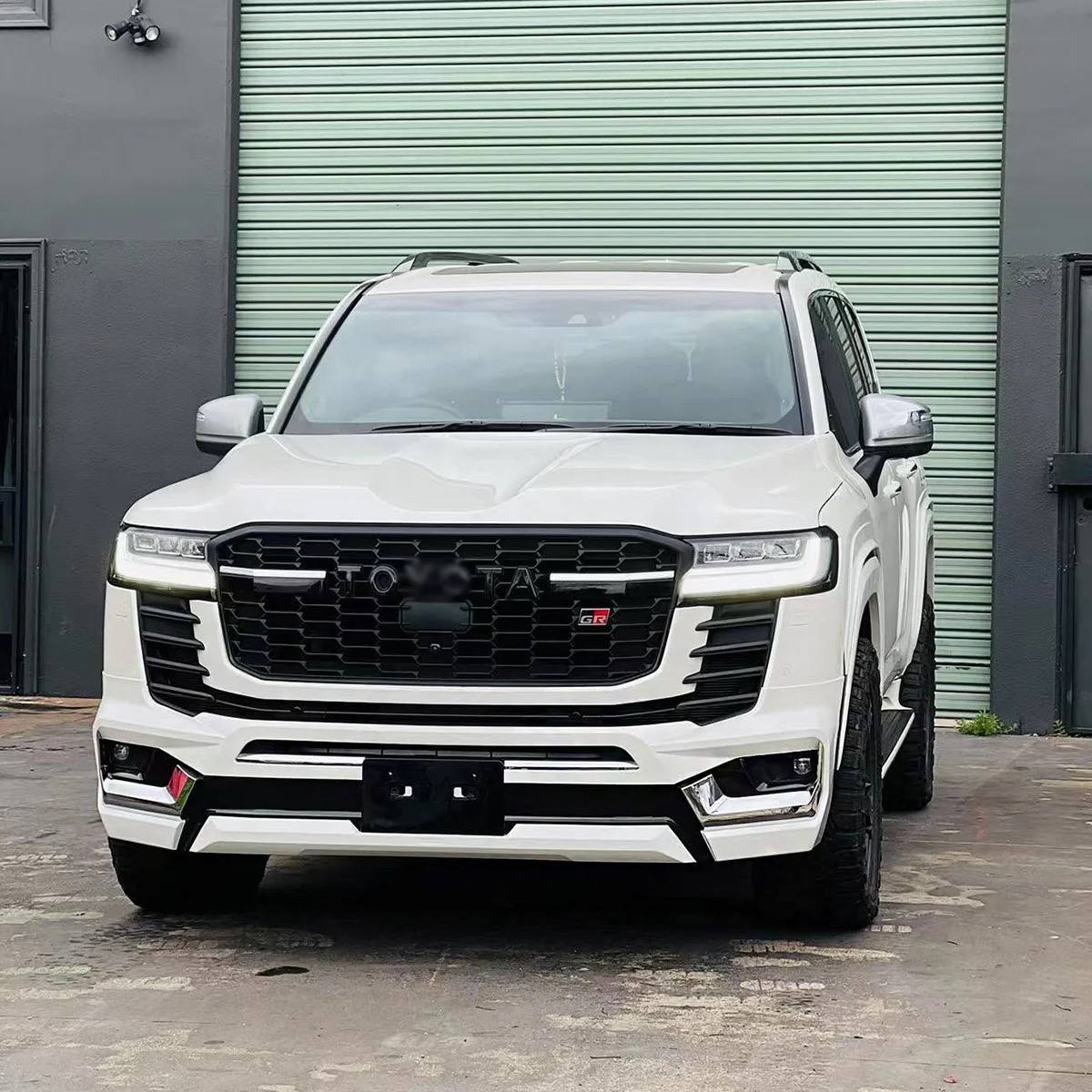 تۆیۆتا لاند کروزەر LC300 نوێکردنەوە Gr Sport Grille