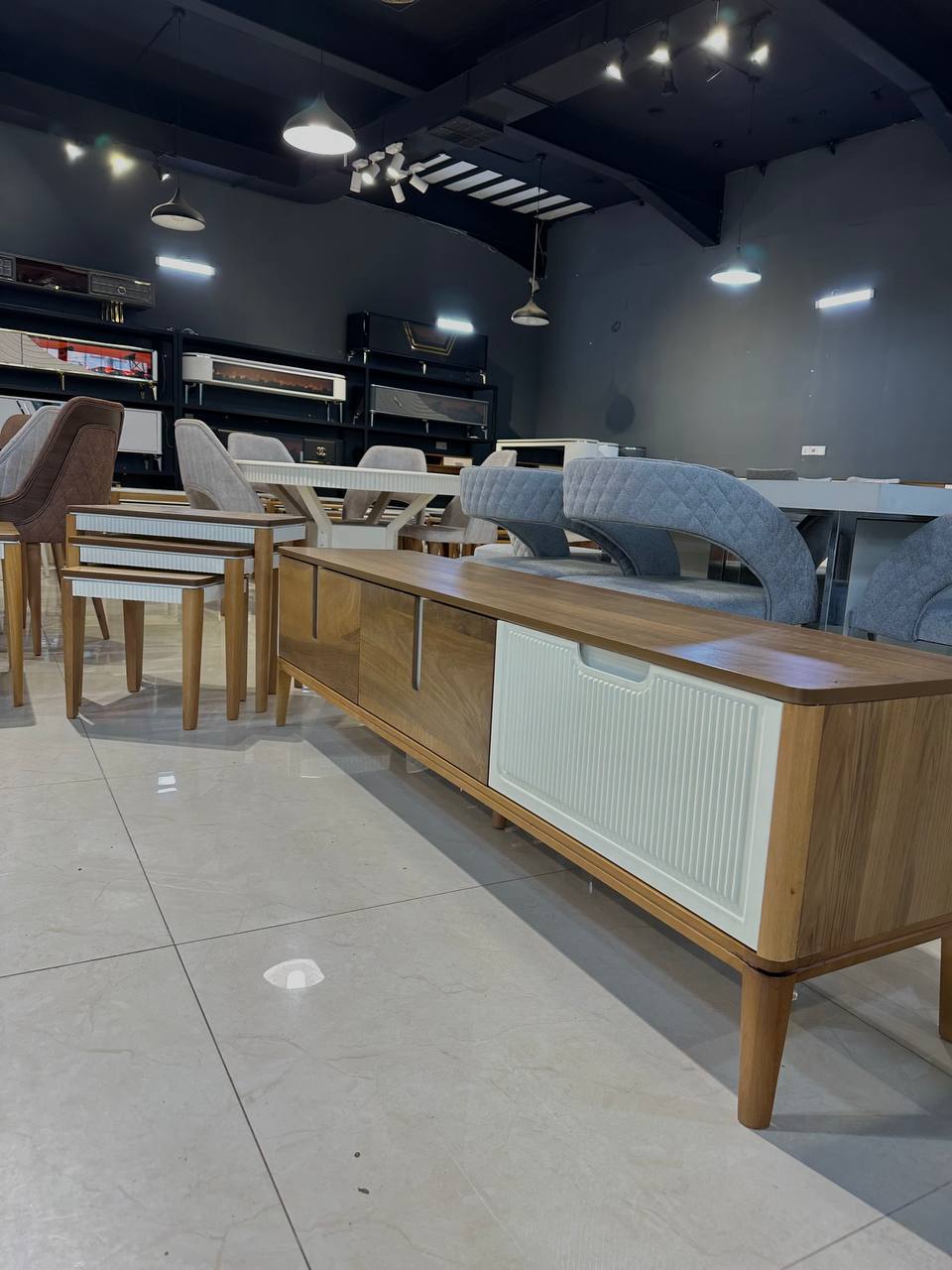 Carol - Classic and Modern TV Table