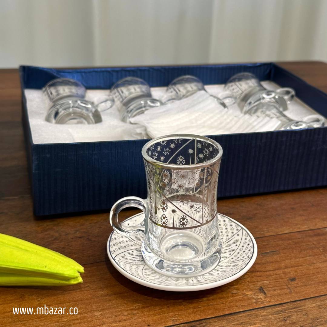 کوپێکی چای شووشەیی لێواری زیو و سێتێکی ساوسێر