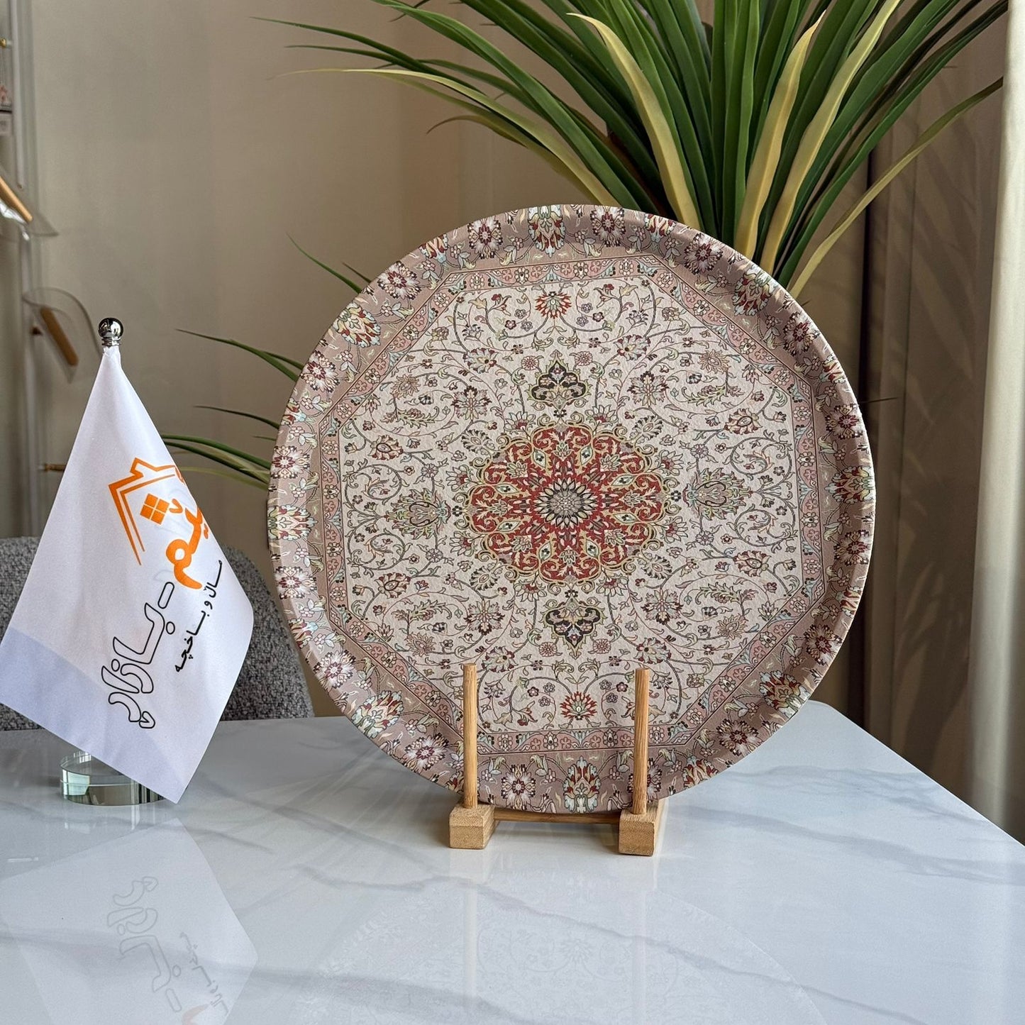 سینی خزمەتکردن بە نەخشی شاهانە