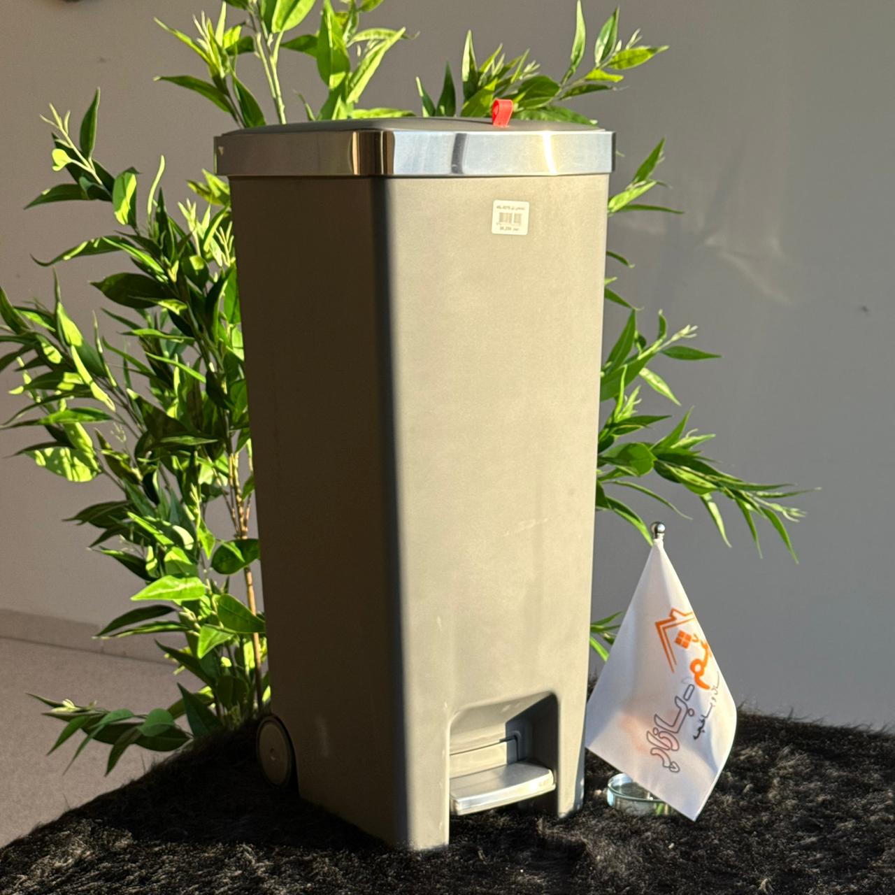 سەبەتەی پاشماوەی پێداڵی تەنک بە تایە