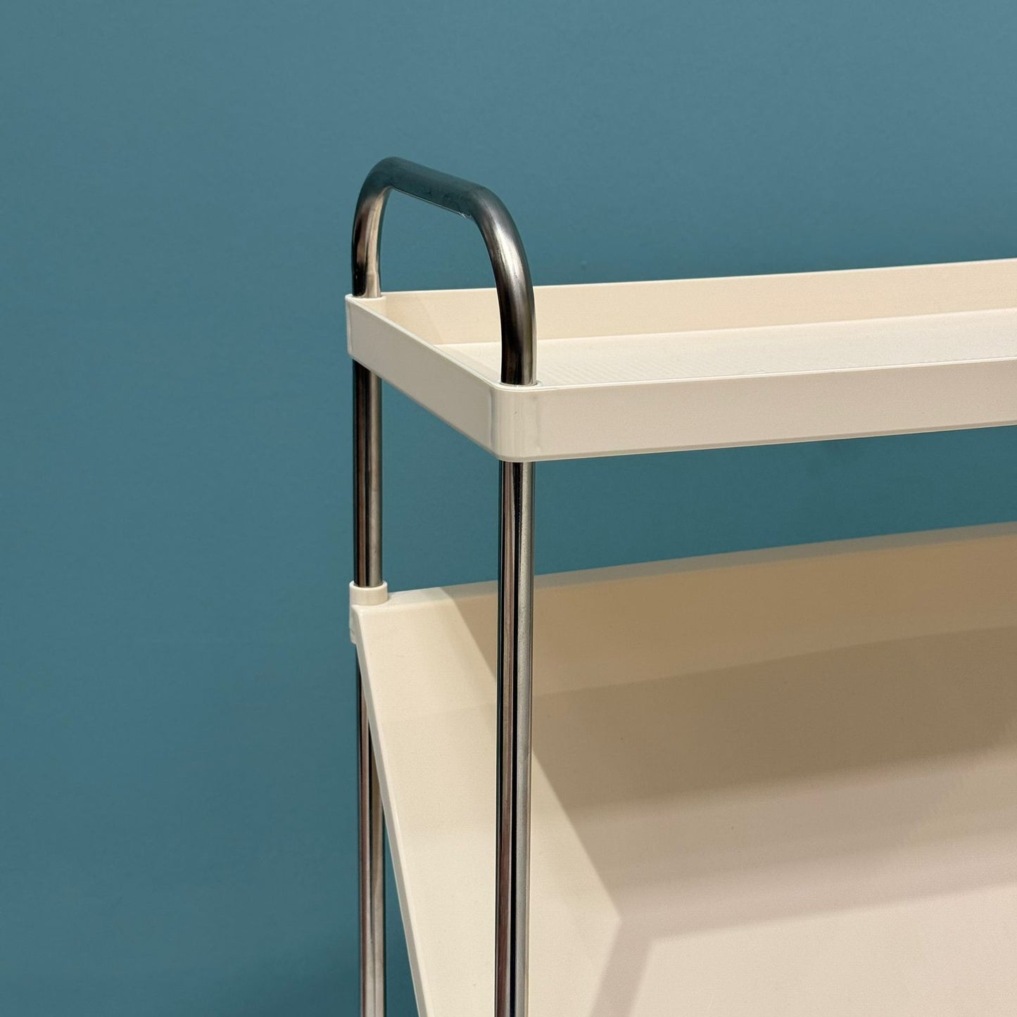 ڕەفەی پێڵاوی ٣-قاتە