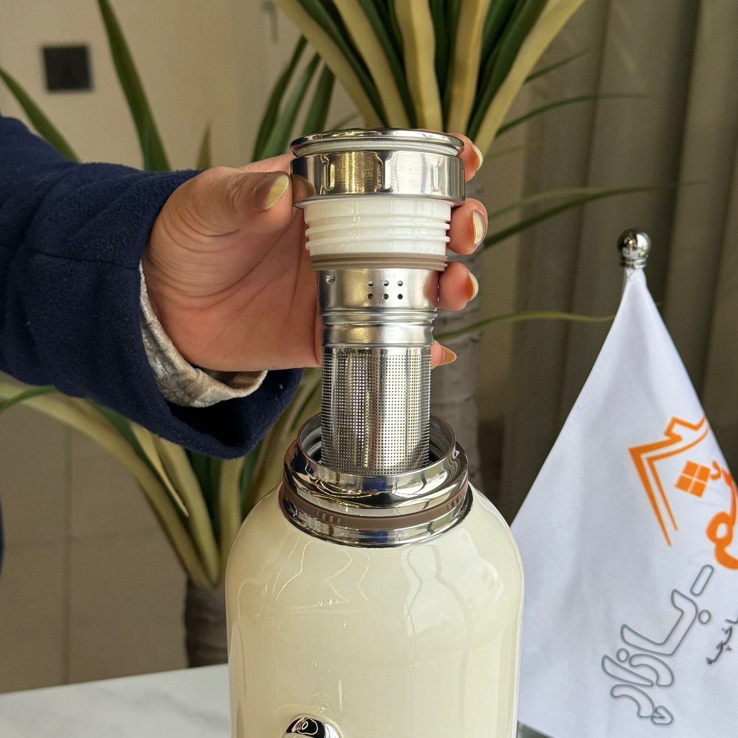 Vacuum Insulated Thermos Bottle with Temperature Display