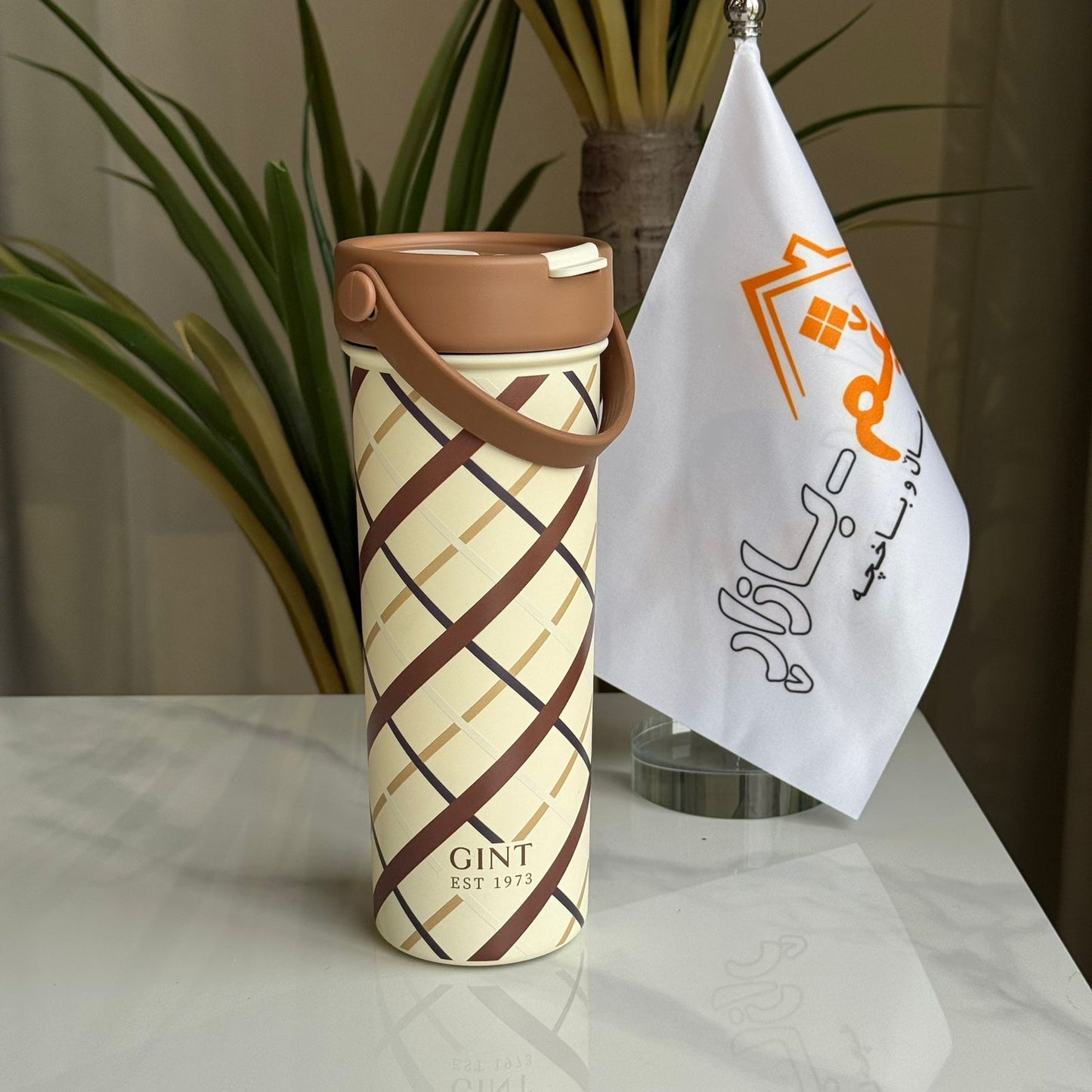 تامبلەری پۆڵایەکی ستانلێسی دوو دیواری مۆدێرن بە قاپێکی پەڕۆ – کۆپێکی گەورەی گەشتیاری