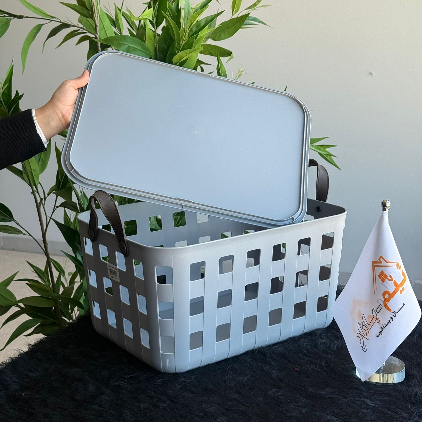 سلال تخزين بلاستيكية بتصميم قابل للتكديس والتهوية مع مقابض