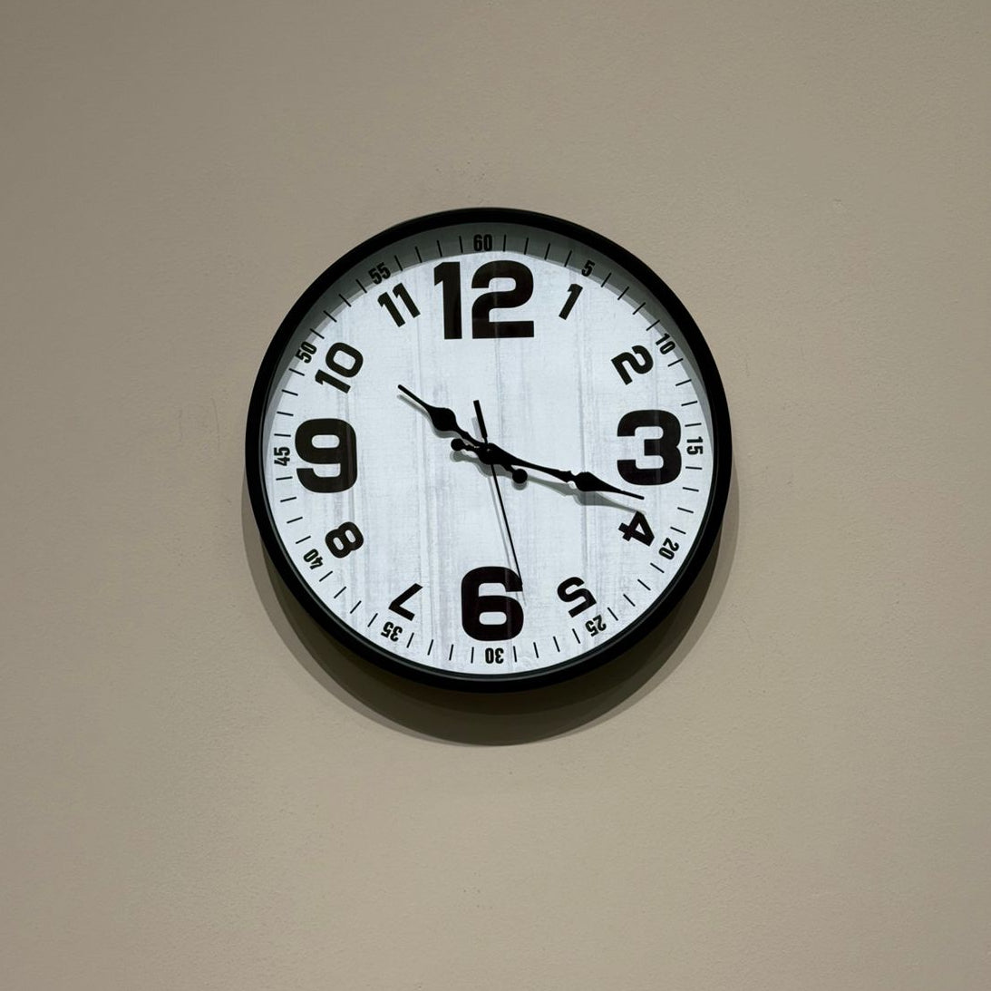 Black & White Modern Round Wall Clock