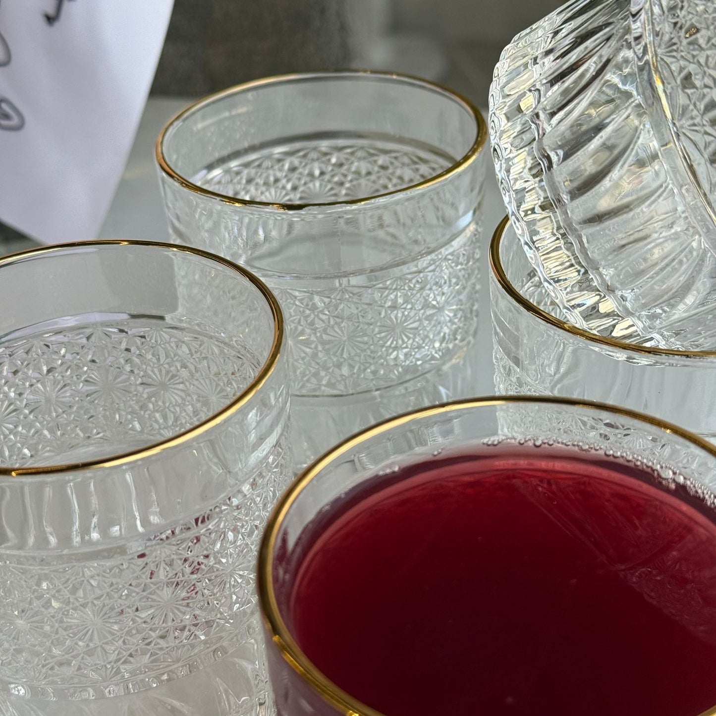 سێت پەرداخی مۆدێرن و ڕەسەن