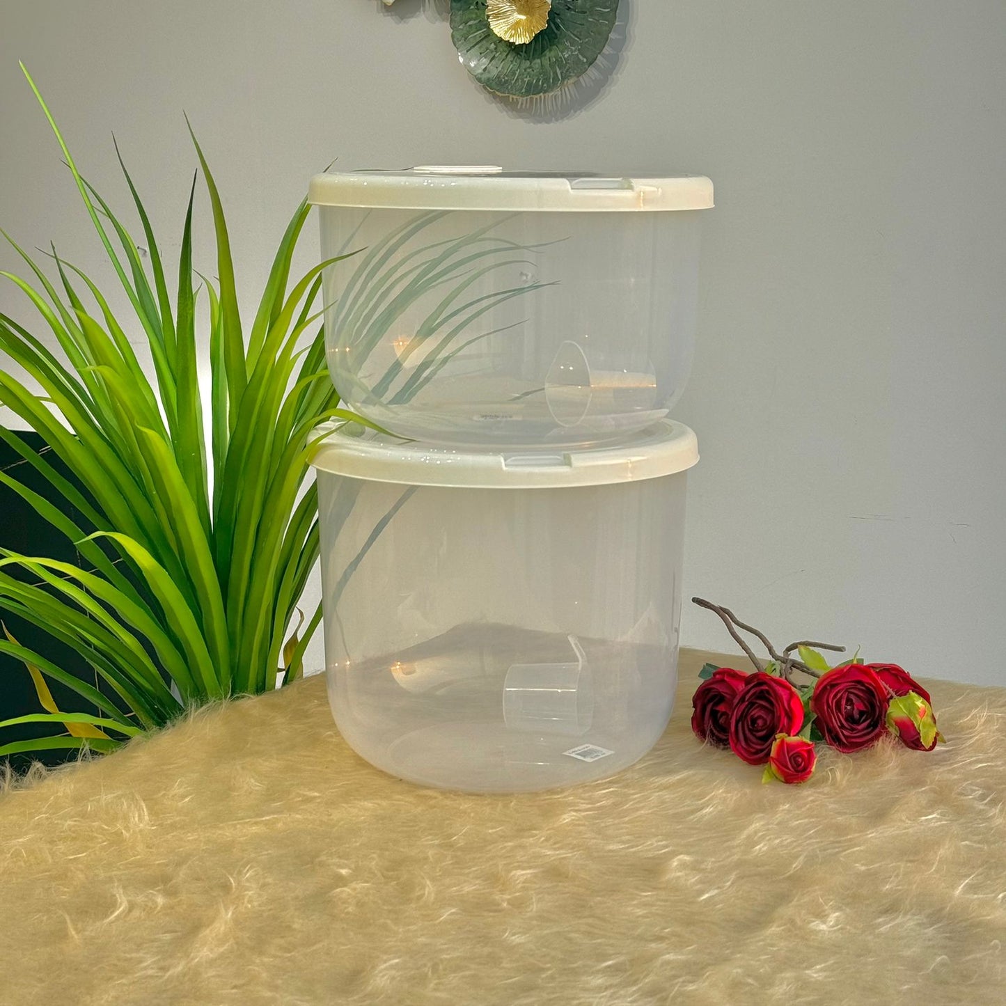 علبة طعام بلاستيكية دائرية مع غطاء بفتحة تهوية