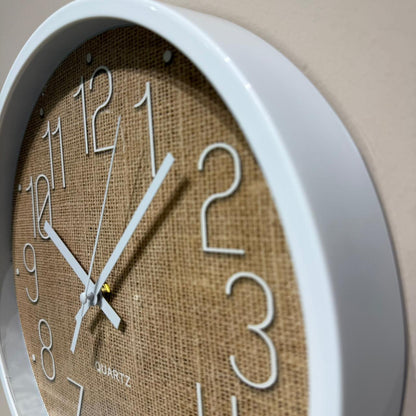 کاتژمێری دیواری پێکهاتە بە شێوەی دار