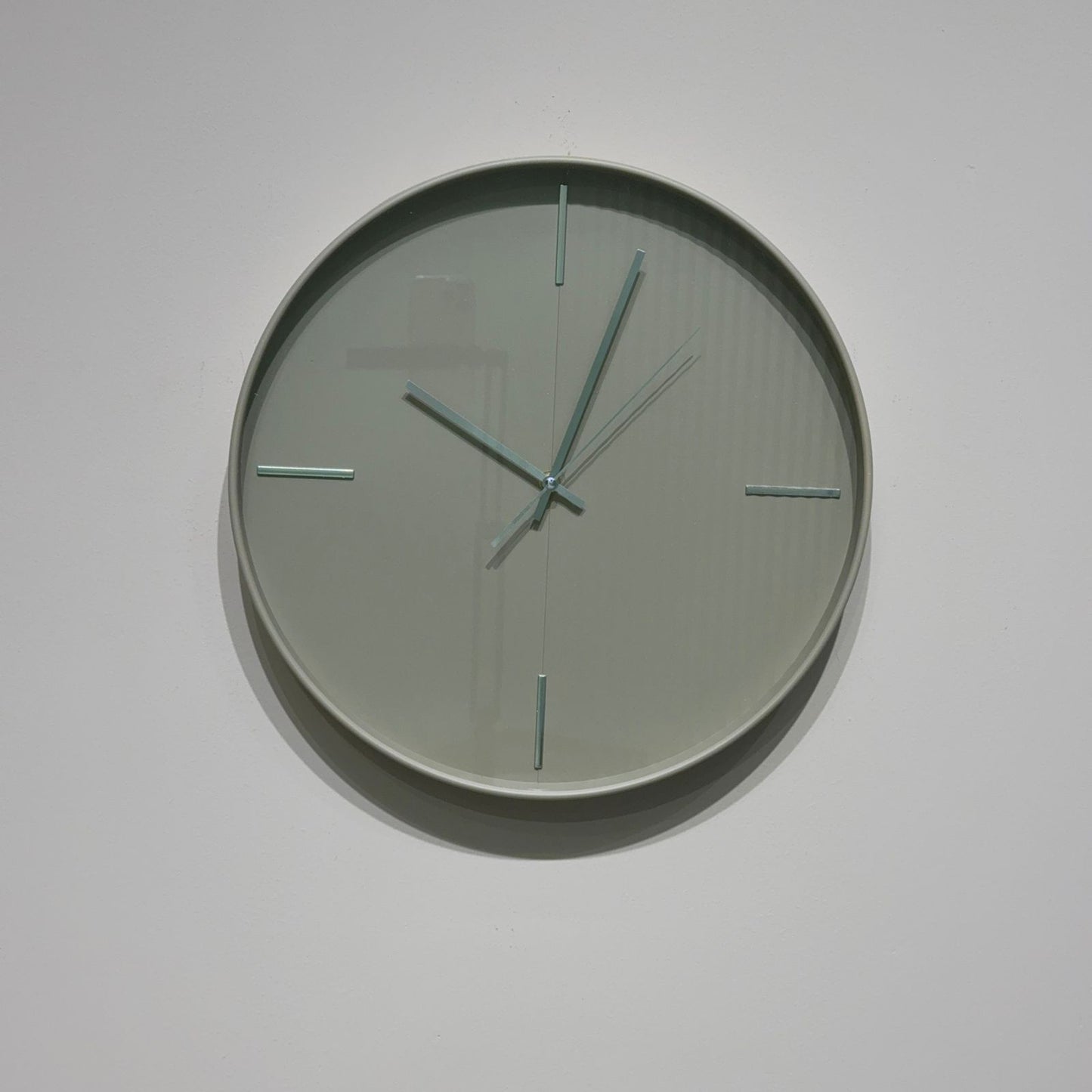 Modern Minimalist Round Wall Clock