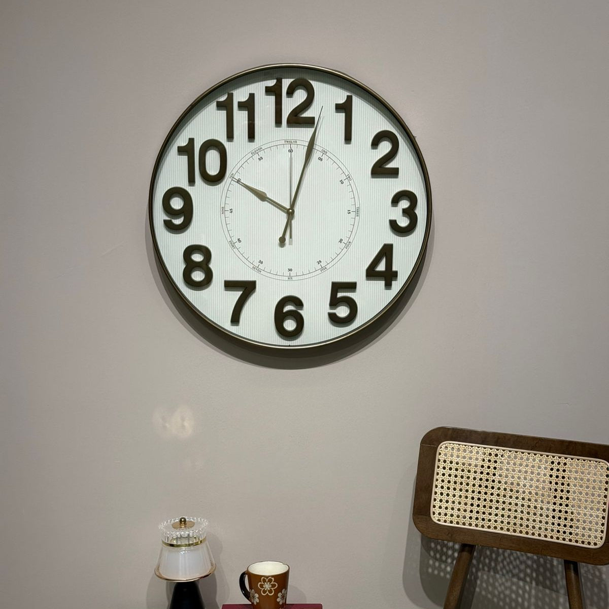 Classic Round Wall Clock With Large Numbers