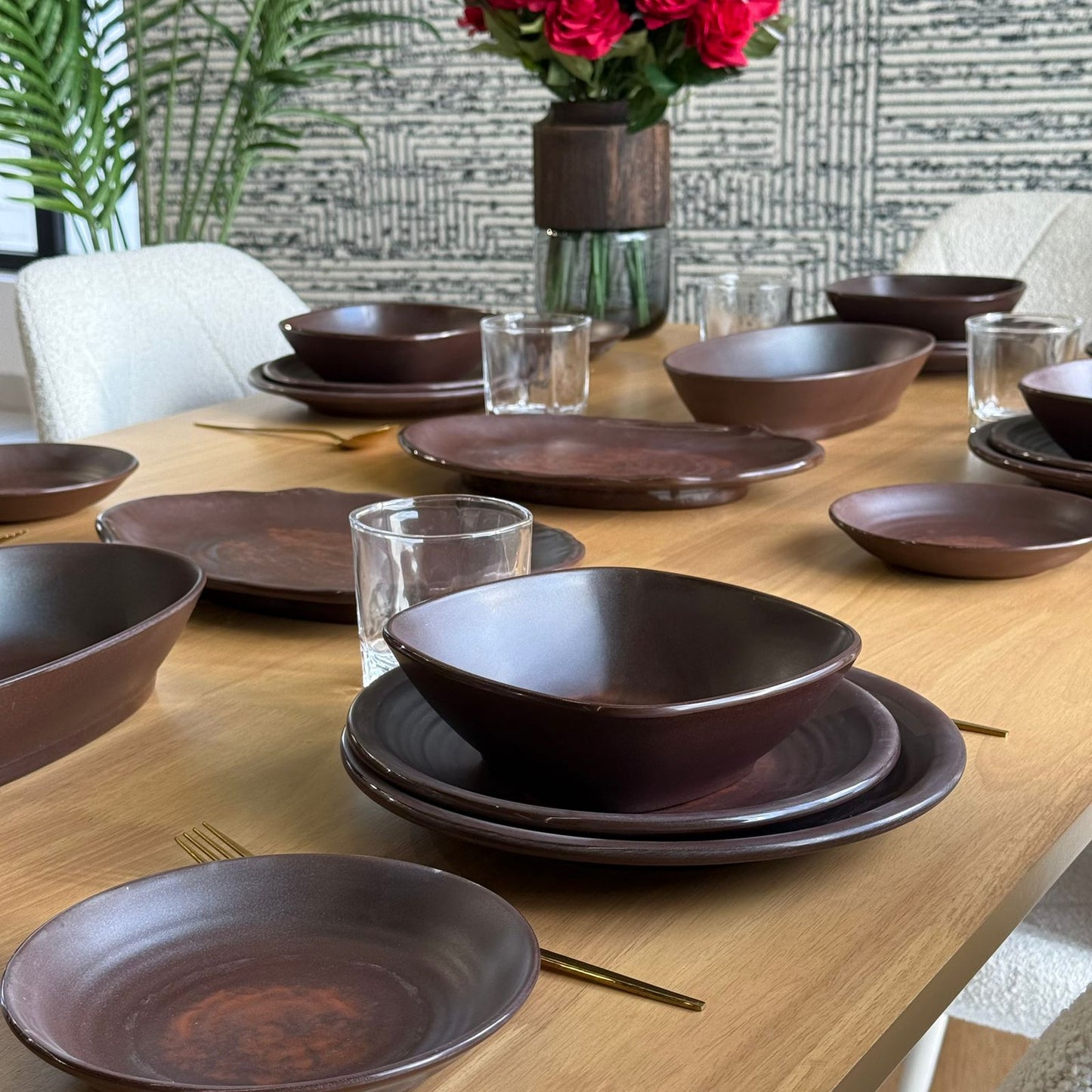 طقم أطباق عشاء أنيق وعصري من الميلامين