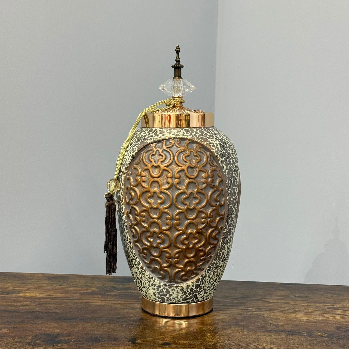 فازات فاخرة مزغرفة ب 3 احجام مختلفة