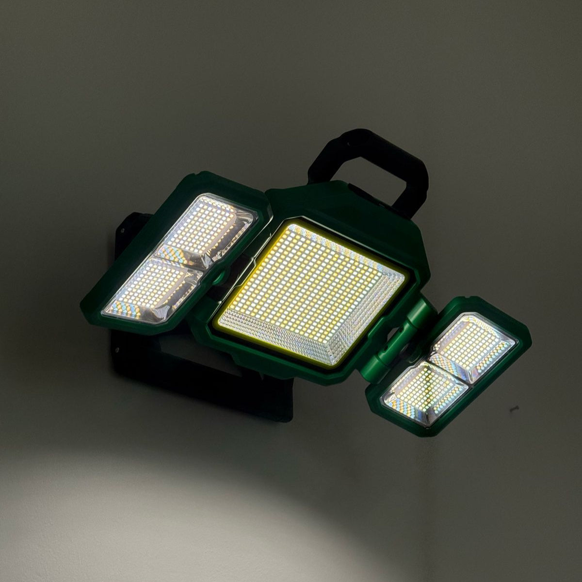 Portable Solar & Reachable Battery LED Lamp