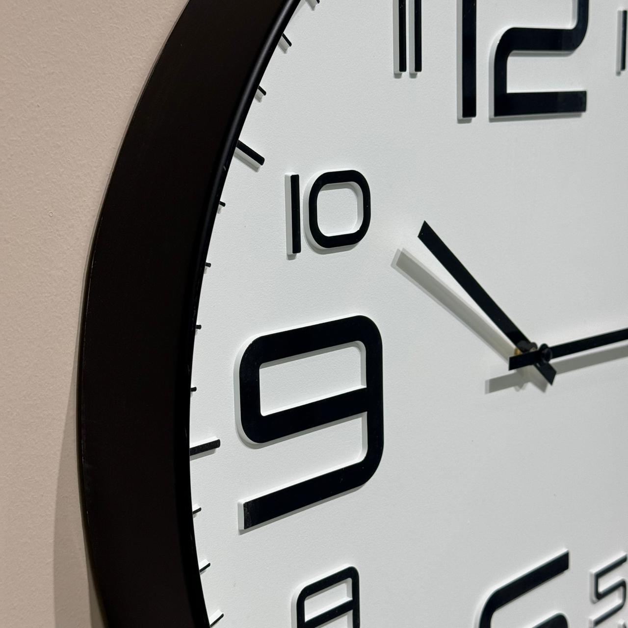 Black & White Round Wall Clock