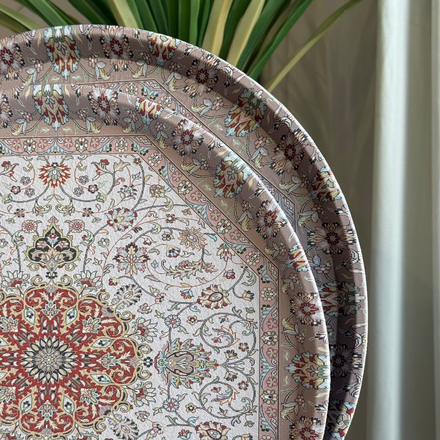 سینی خزمەتکردن بە نەخشی شاهانە