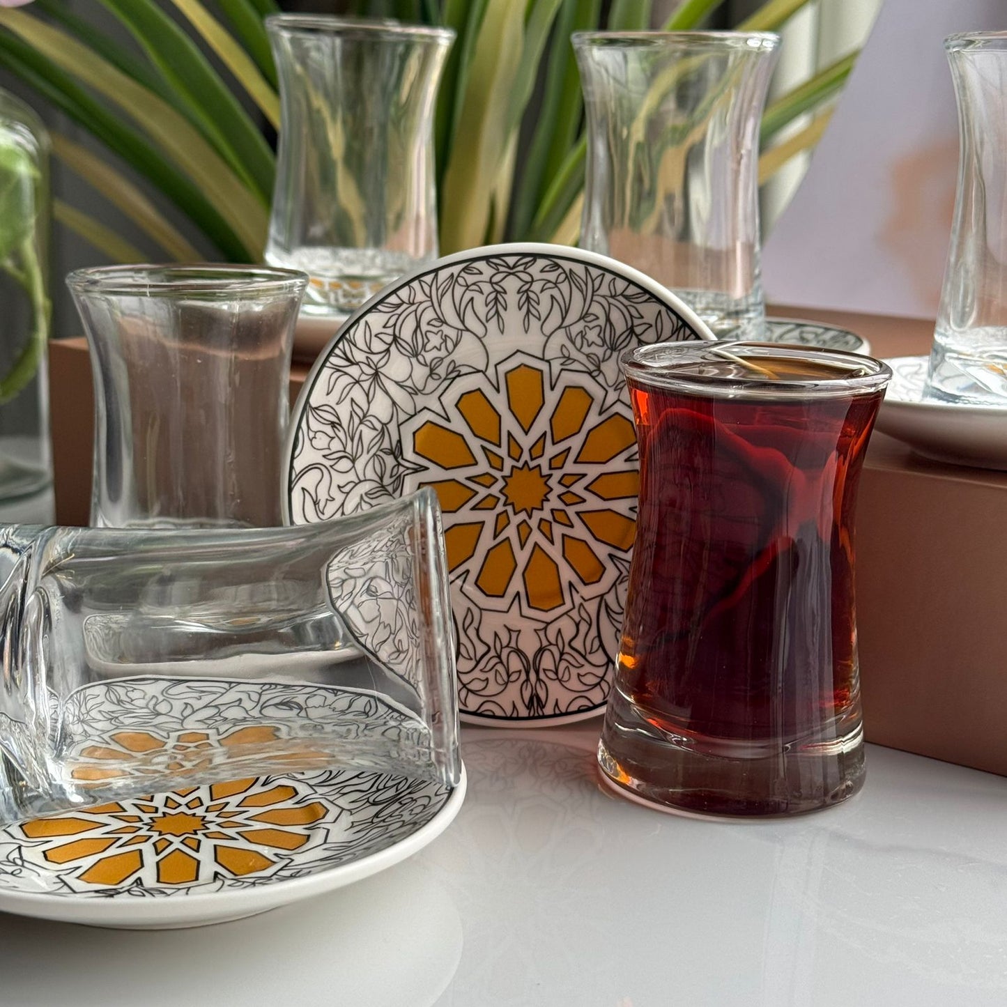 Double-Wall Tea Glass & Decorative Saucer Set